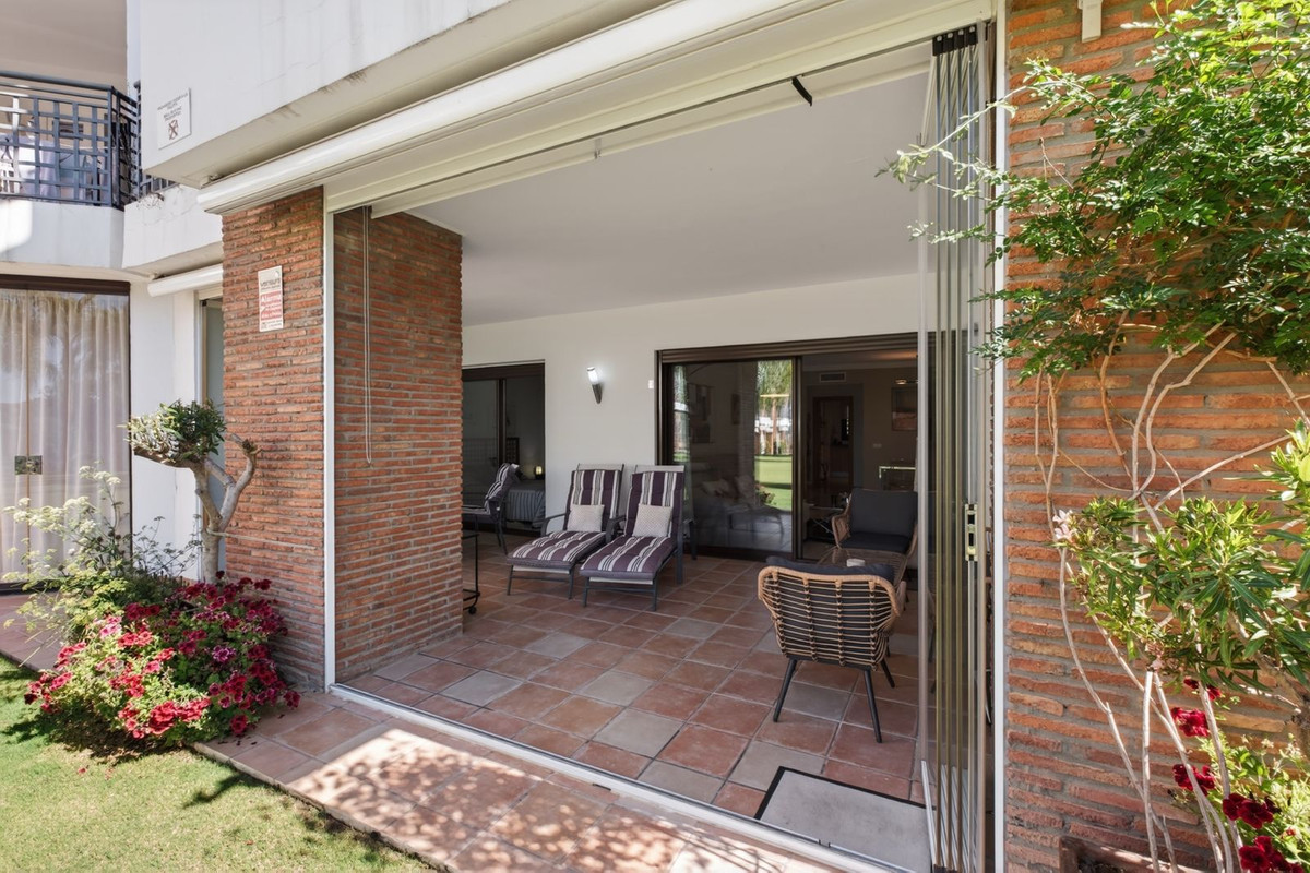 Appartement te koop in Estepona | 2 slaapkamers H5400031
