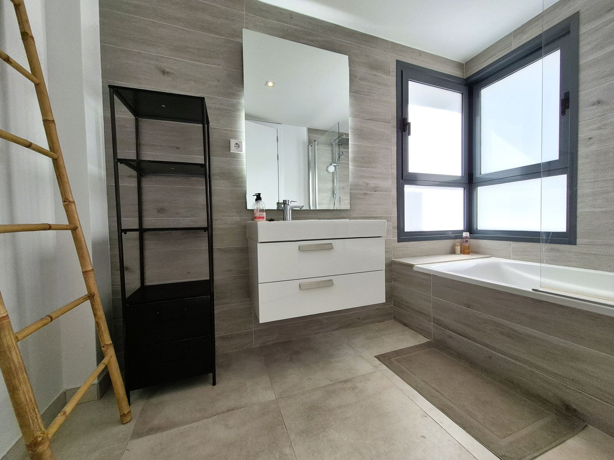 Appartement te koop in Estepona | 3 slaapkamers H5400775