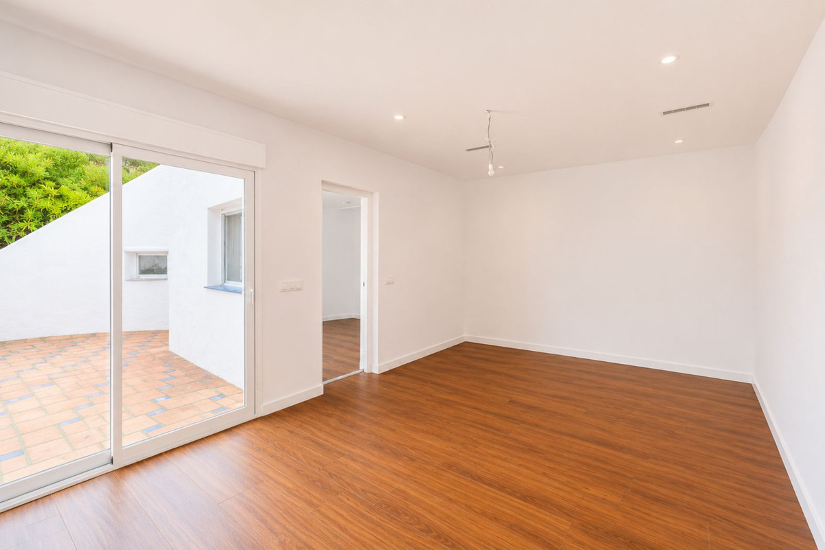 Huis te koop in Estepona | 5 slaapkamers H5402779