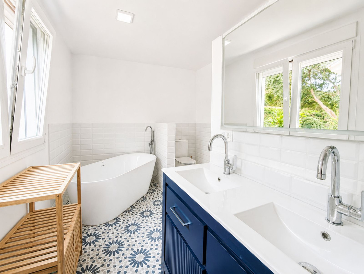Huis te koop in Estepona | 5 slaapkamers H5402779