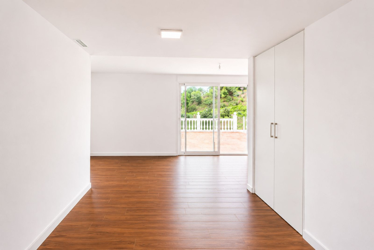Huis te koop in Estepona | 5 slaapkamers H5402779