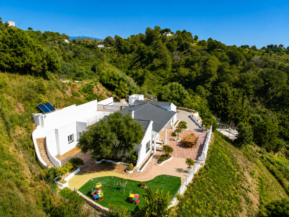 Huis te koop in Estepona | 5 slaapkamers H5402779
