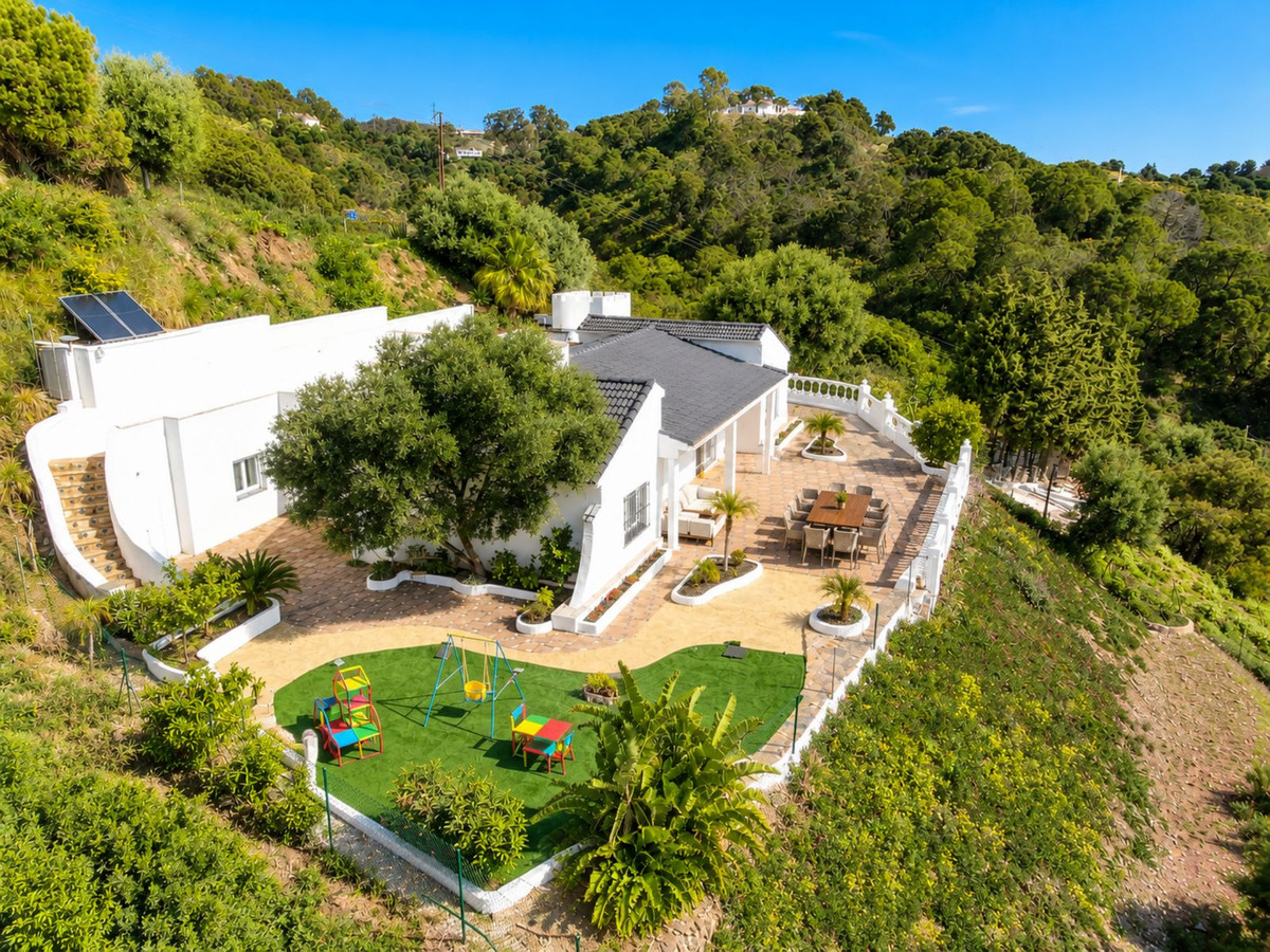 Huis te koop in Estepona | 5 slaapkamers H5402779