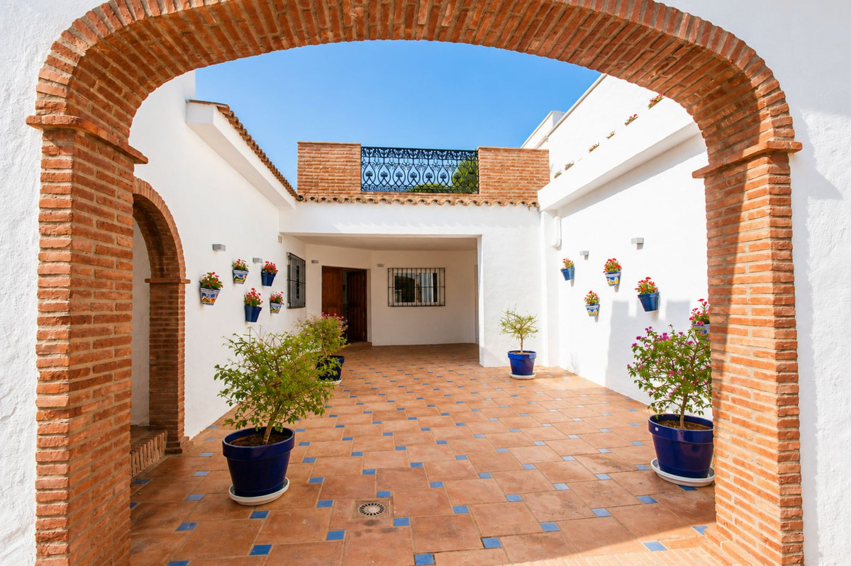 Huis te koop in Estepona | 5 slaapkamers H5402779
