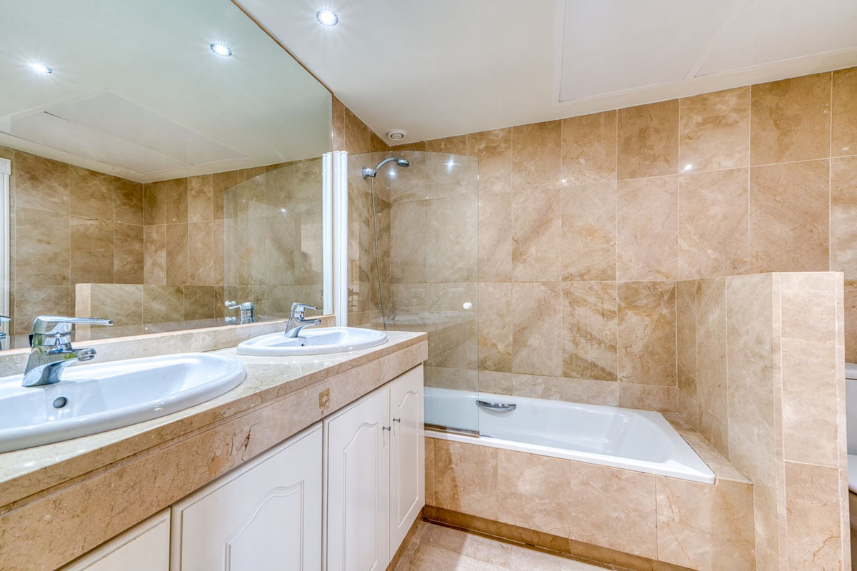 Appartement te koop in Estepona | 2 slaapkamers H5402794