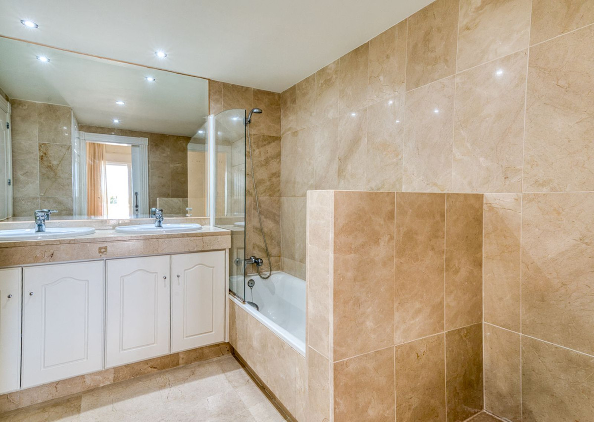 Appartement te koop in Estepona | 2 slaapkamers H5402794