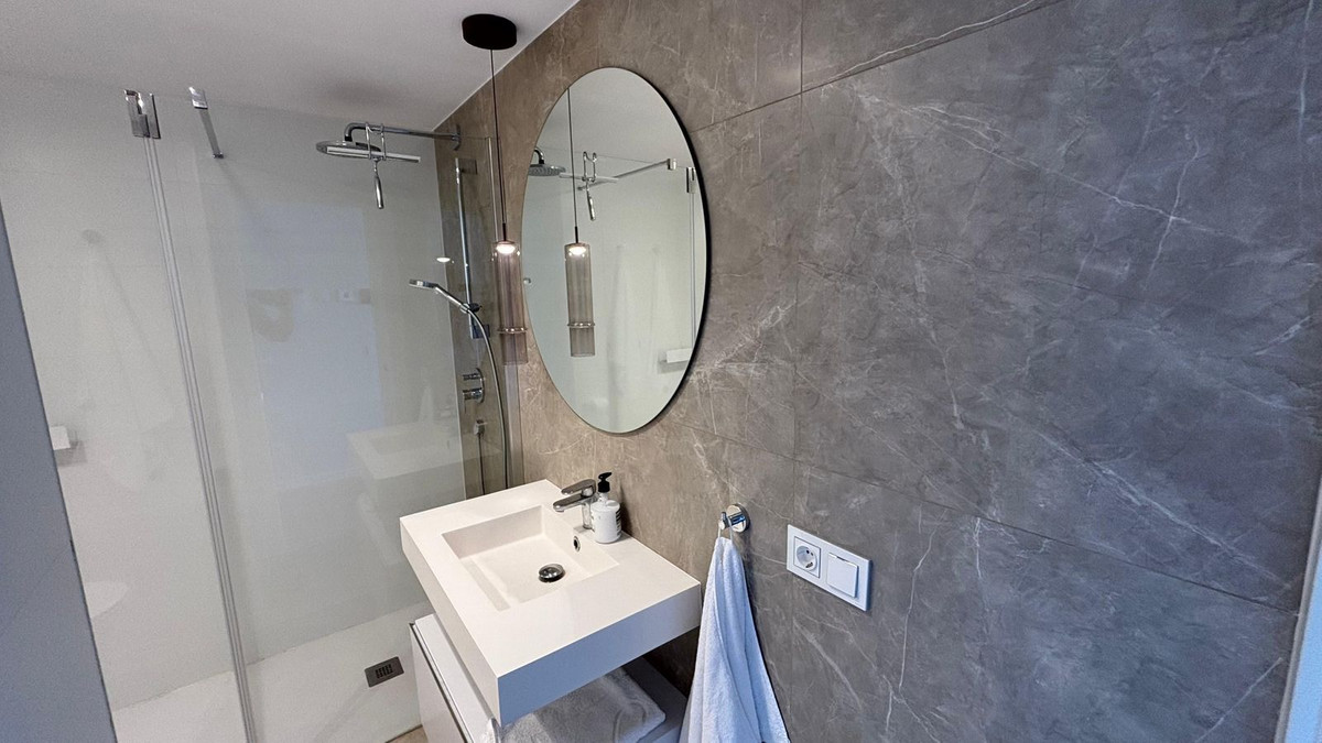Huis te koop in Estepona | 2 slaapkamers H5406193