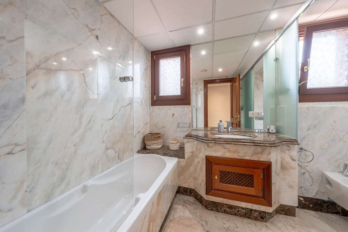 Appartement te koop in Estepona | 2 slaapkamers H5406235