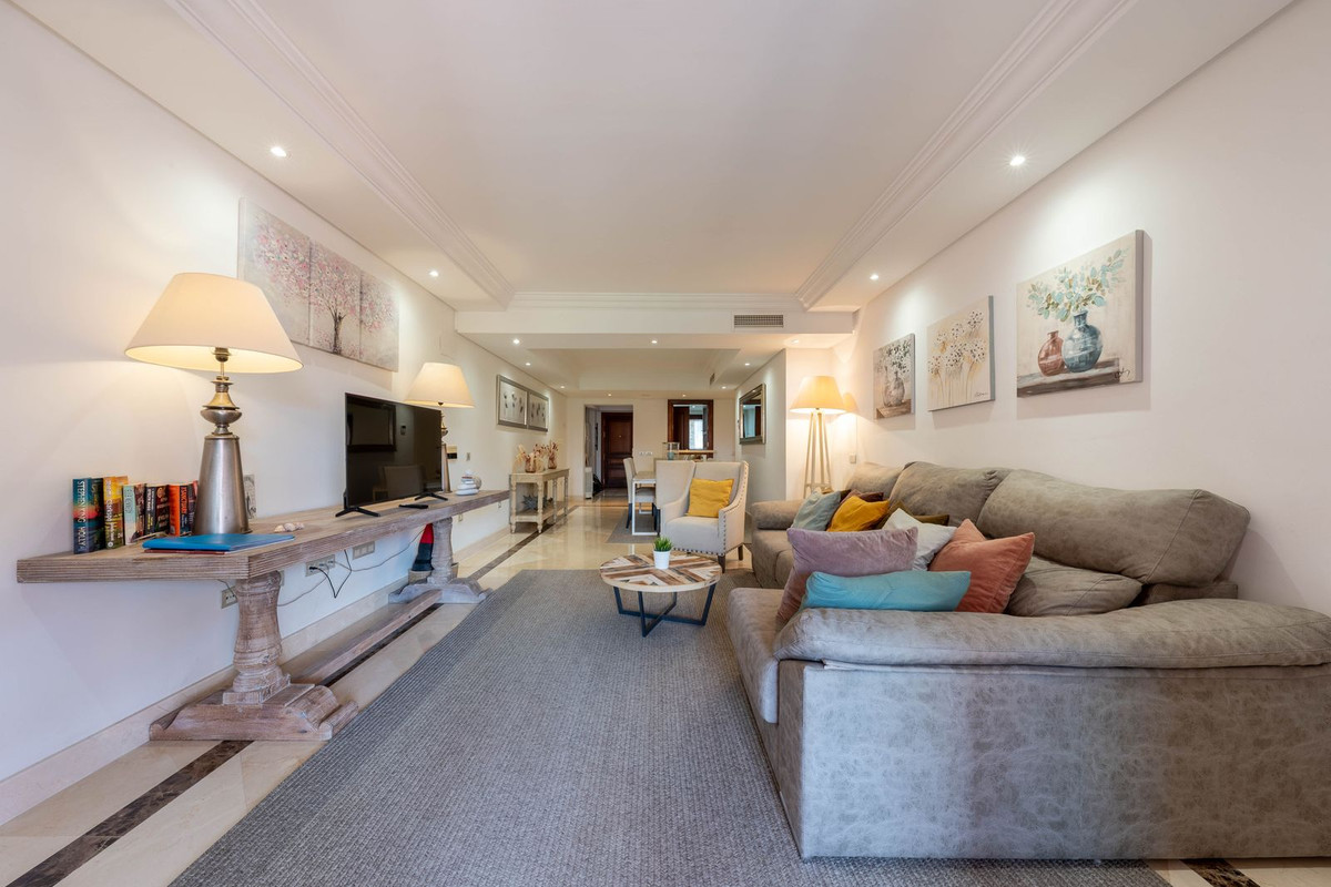 Appartement te koop in Estepona | 2 slaapkamers H5406235
