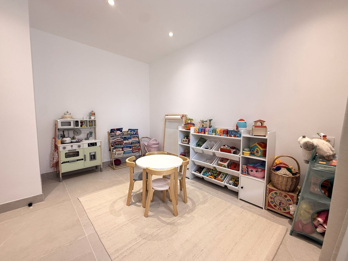 Appartement te koop in Estepona | 4 slaapkamers H5406334