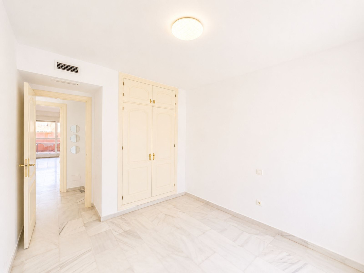 Appartement te koop in Estepona | 3 slaapkamers H5408278
