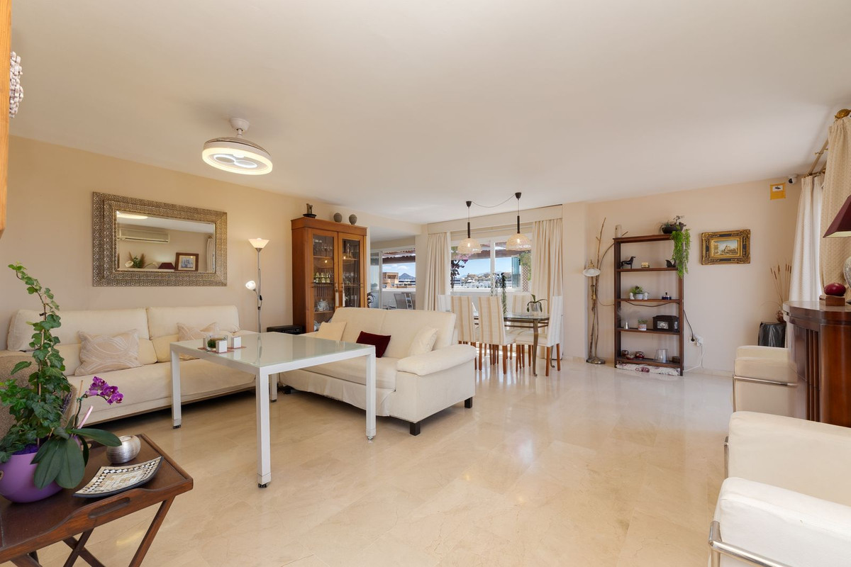 Penthouse te koop in Estepona | 3 slaapkamers H5414803