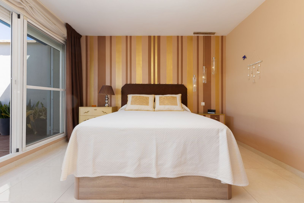 Penthouse te koop in Estepona | 3 slaapkamers H5414803