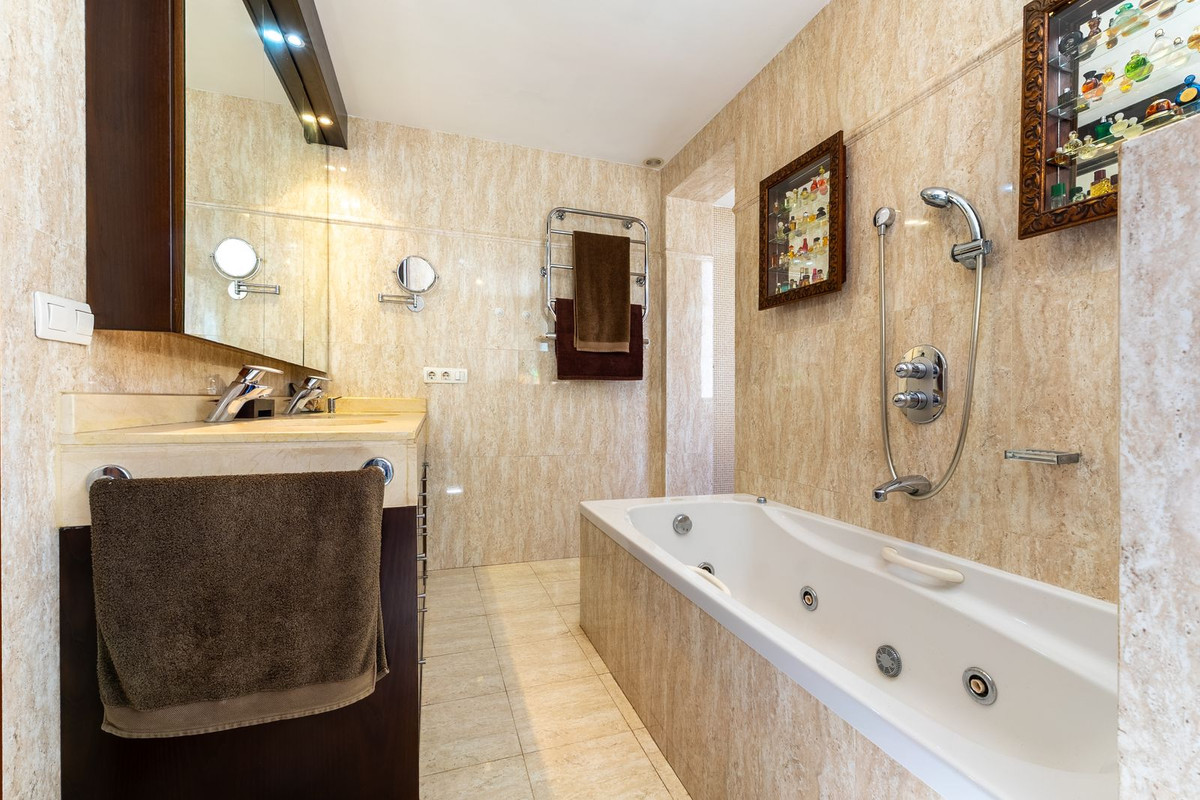 Penthouse te koop in Estepona | 3 slaapkamers H5414803