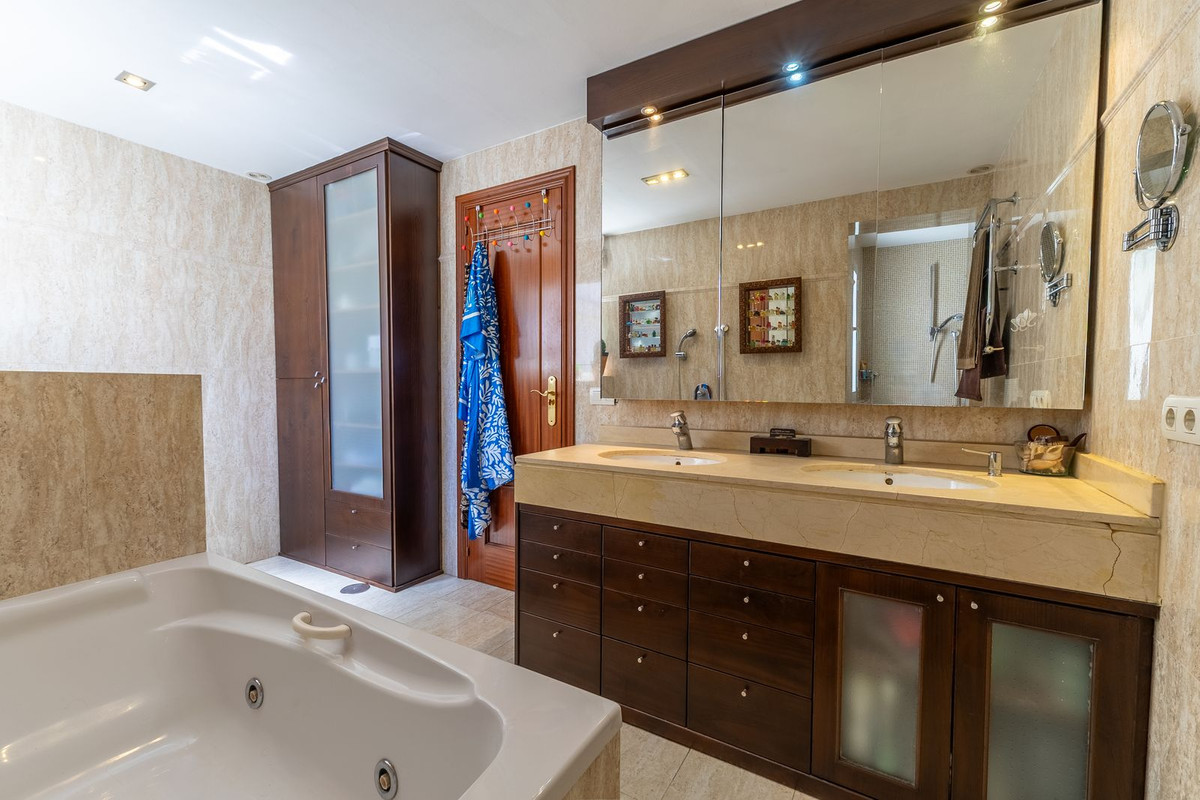 Penthouse te koop in Estepona | 3 slaapkamers H5414803