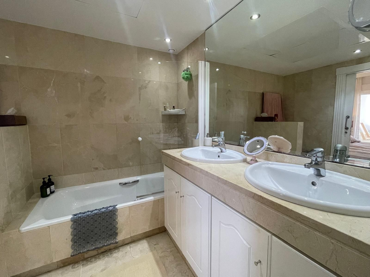 Appartement te koop in Estepona | 2 slaapkamers H5419342