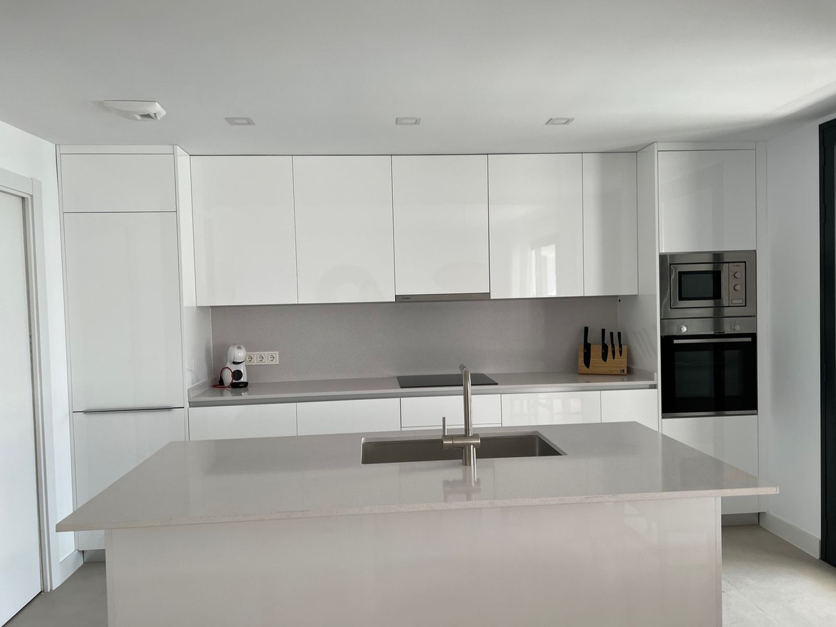Appartement te koop in Estepona | 4 slaapkamers H5424277