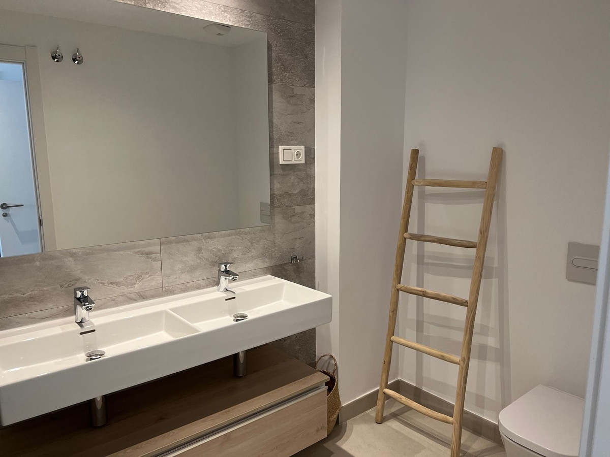 Appartement te koop in Estepona | 4 slaapkamers H5424277