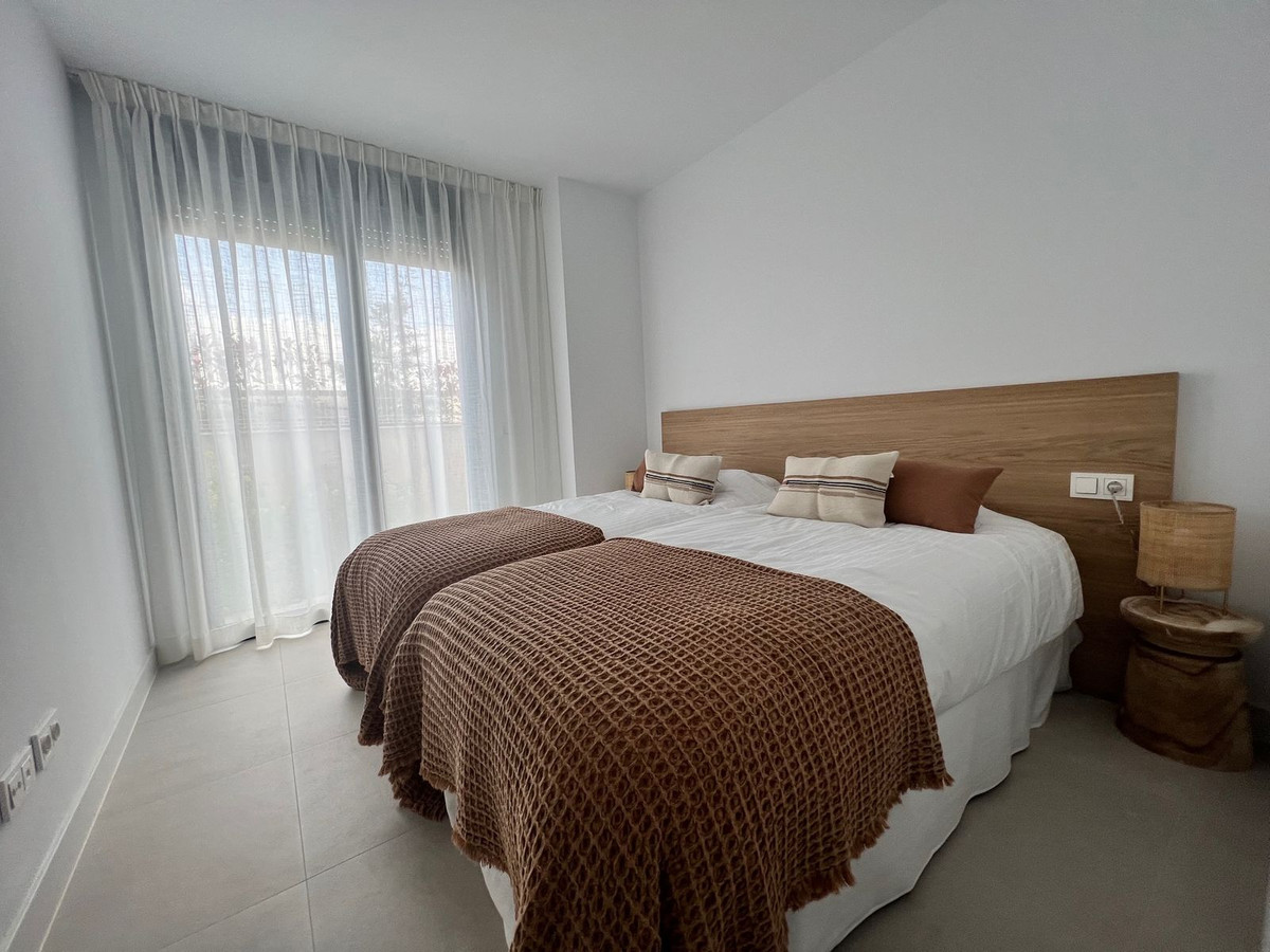 Appartement te koop in Estepona | 4 slaapkamers H5424277