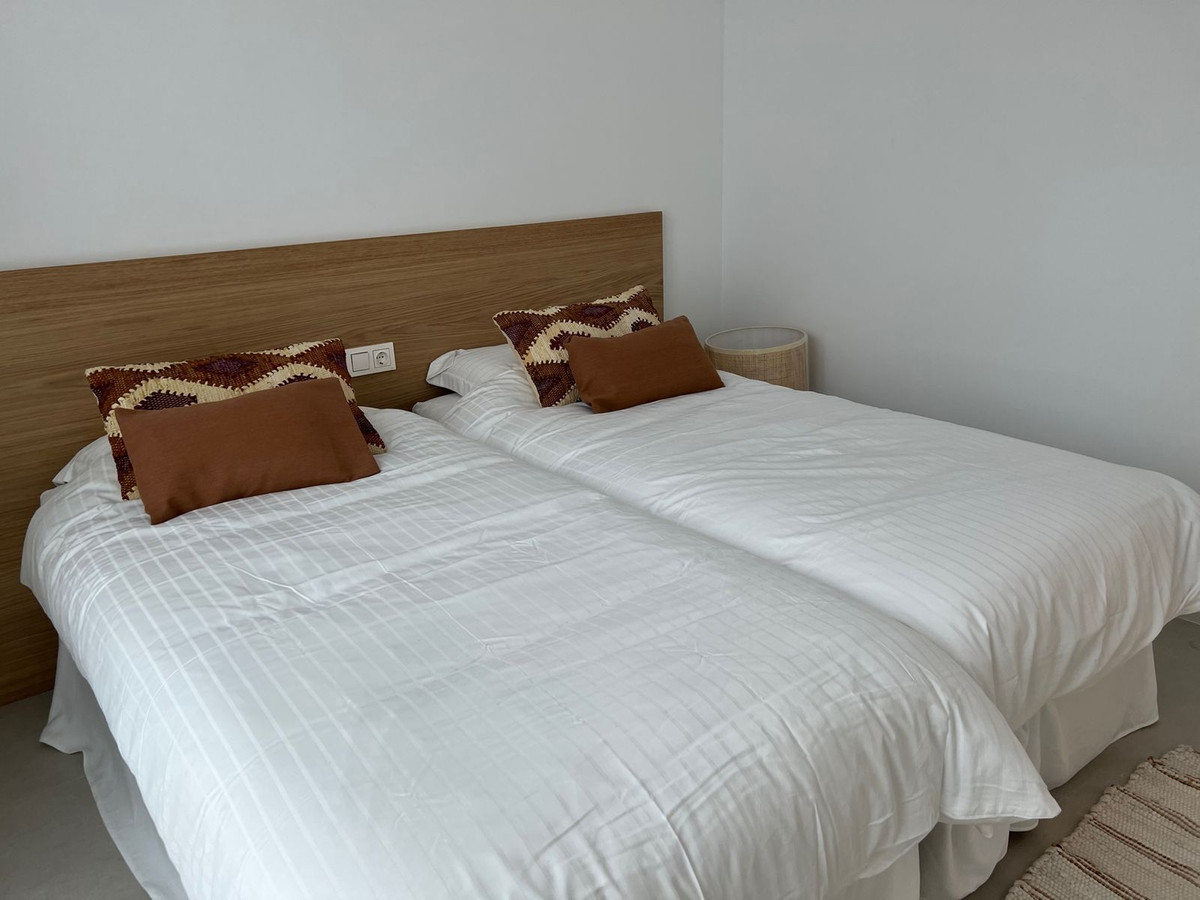 Appartement te koop in Estepona | 4 slaapkamers H5424277