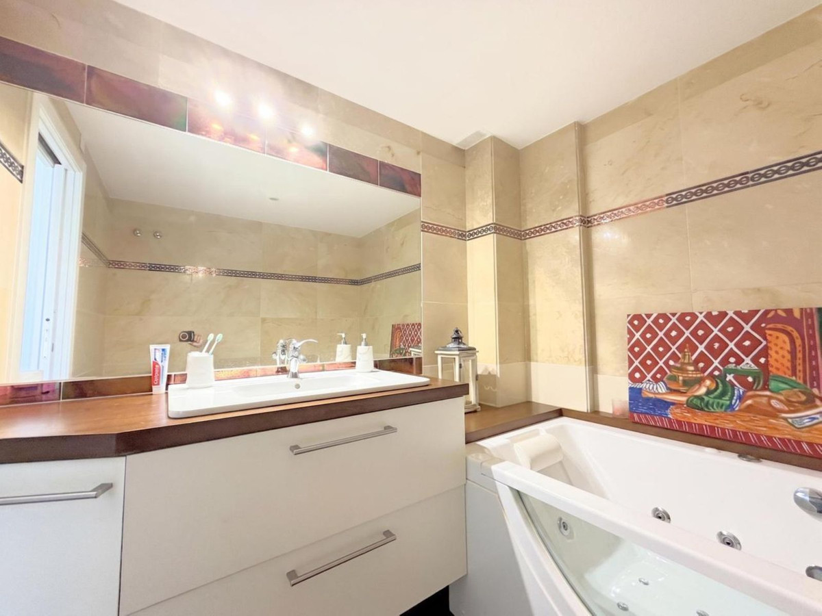 Appartement te koop in Estepona | 3 slaapkamers H5426167