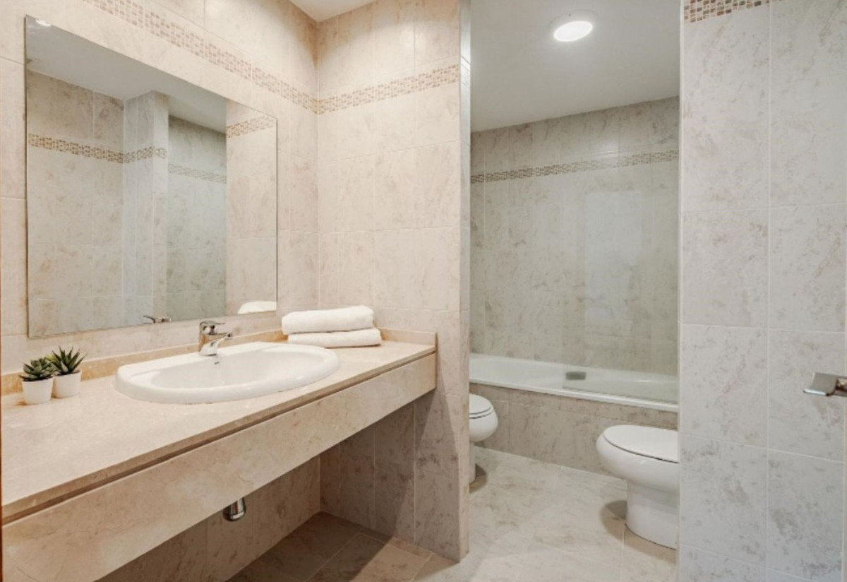 Penthouse te koop in Estepona | 1 slaapkamers H5427178