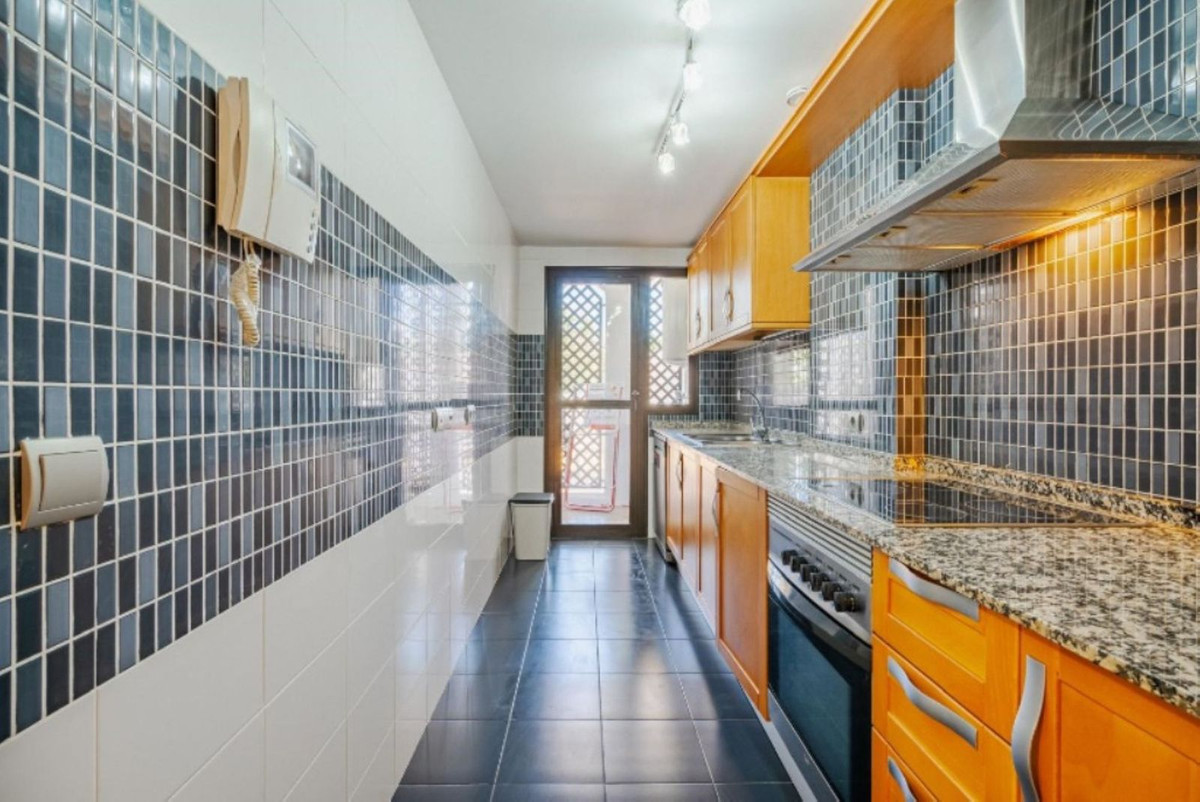 Penthouse te koop in Estepona | 1 slaapkamers H5427178