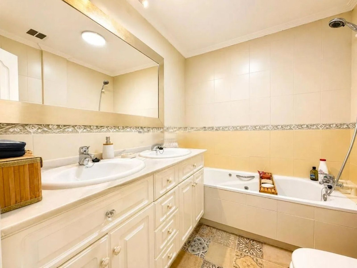 Appartement te koop in Estepona | 2 slaapkamers H5427787