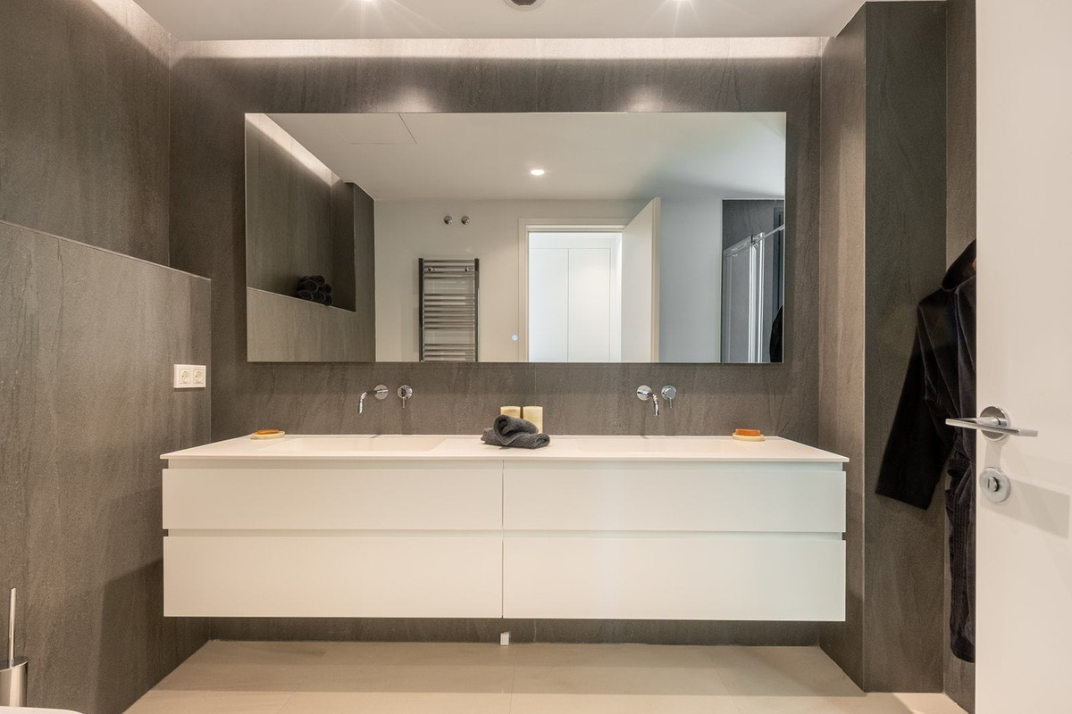 Appartement te koop in Estepona | 2 slaapkamers H5428165