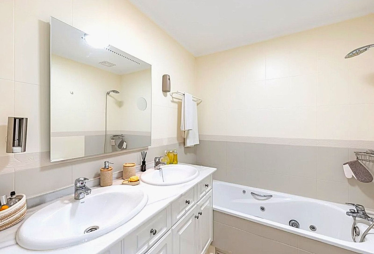 Appartement te koop in Estepona | 2 slaapkamers H5430496