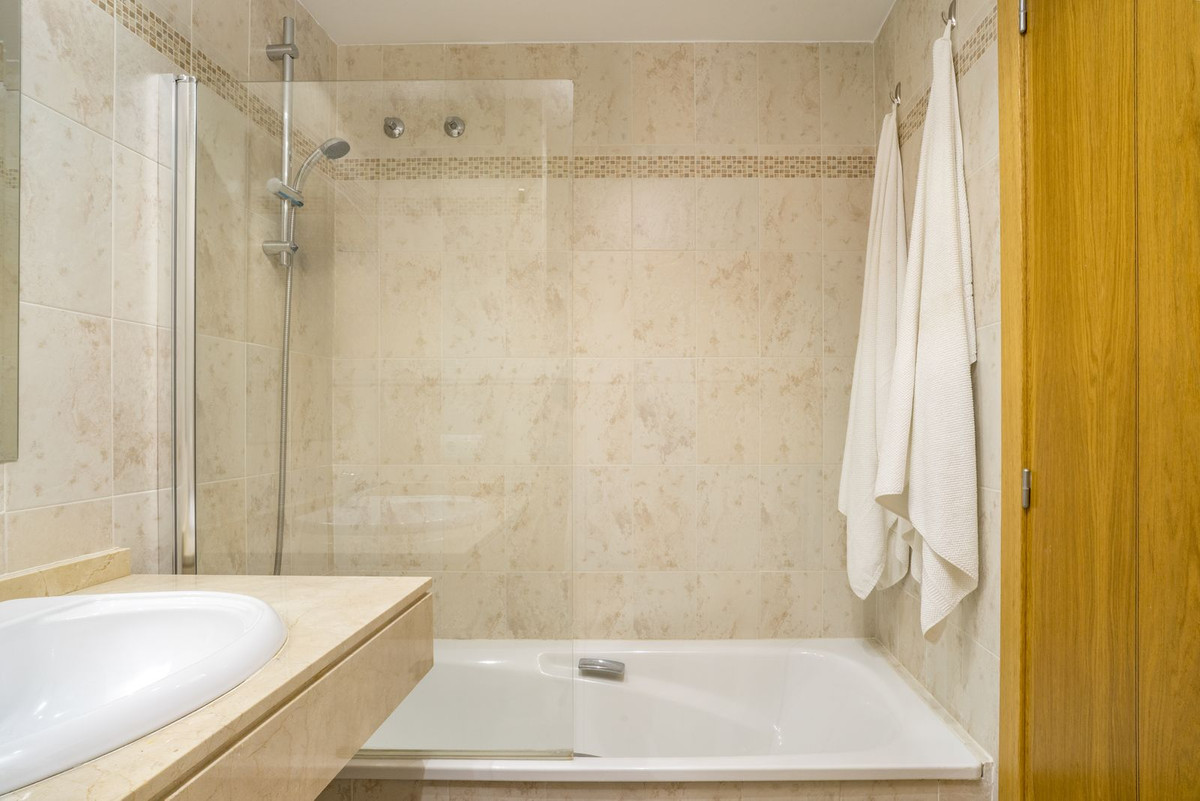 Appartement te koop in Estepona | 2 slaapkamers H5433238