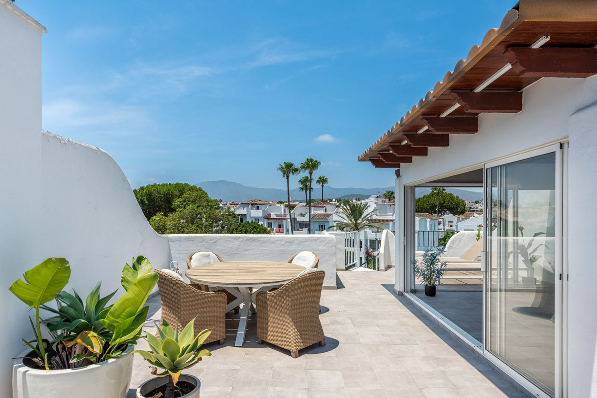 Penthouse te koop in Estepona | 2 slaapkamers H5434972