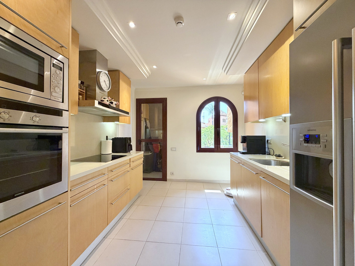 Appartement te koop in Estepona | 2 slaapkamers H5436232
