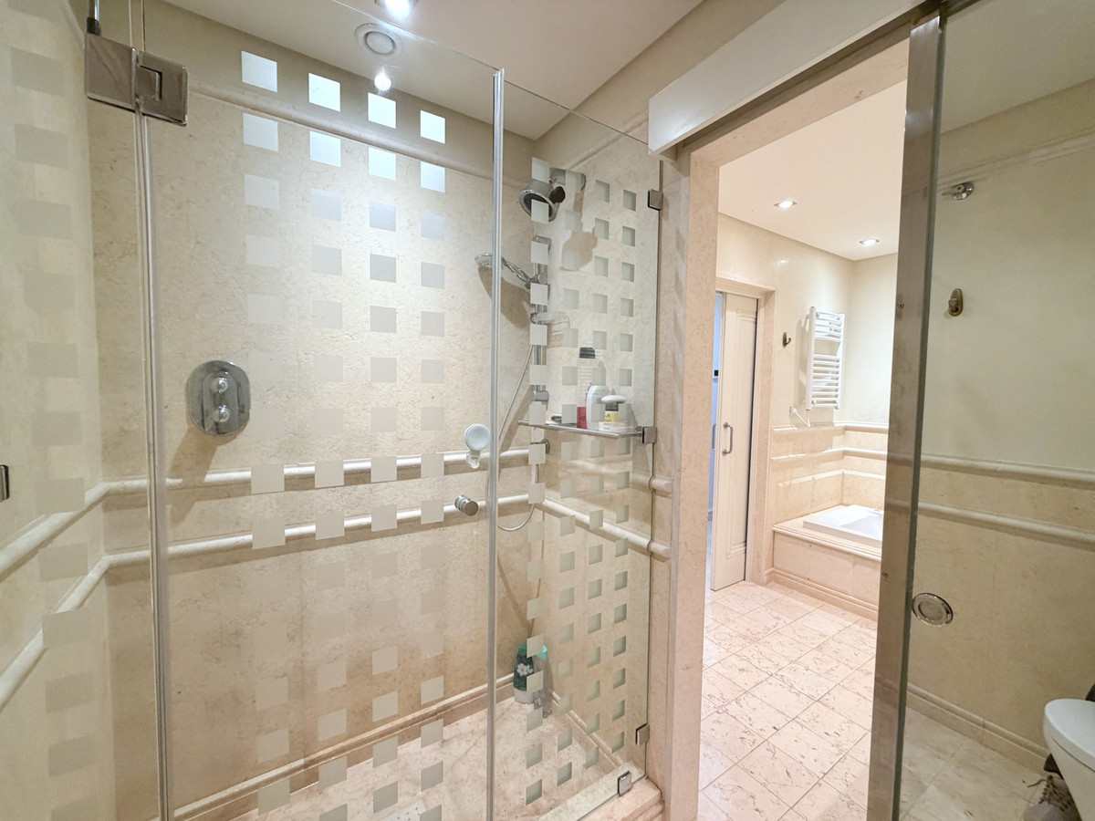 Appartement te koop in Estepona | 2 slaapkamers H5436232