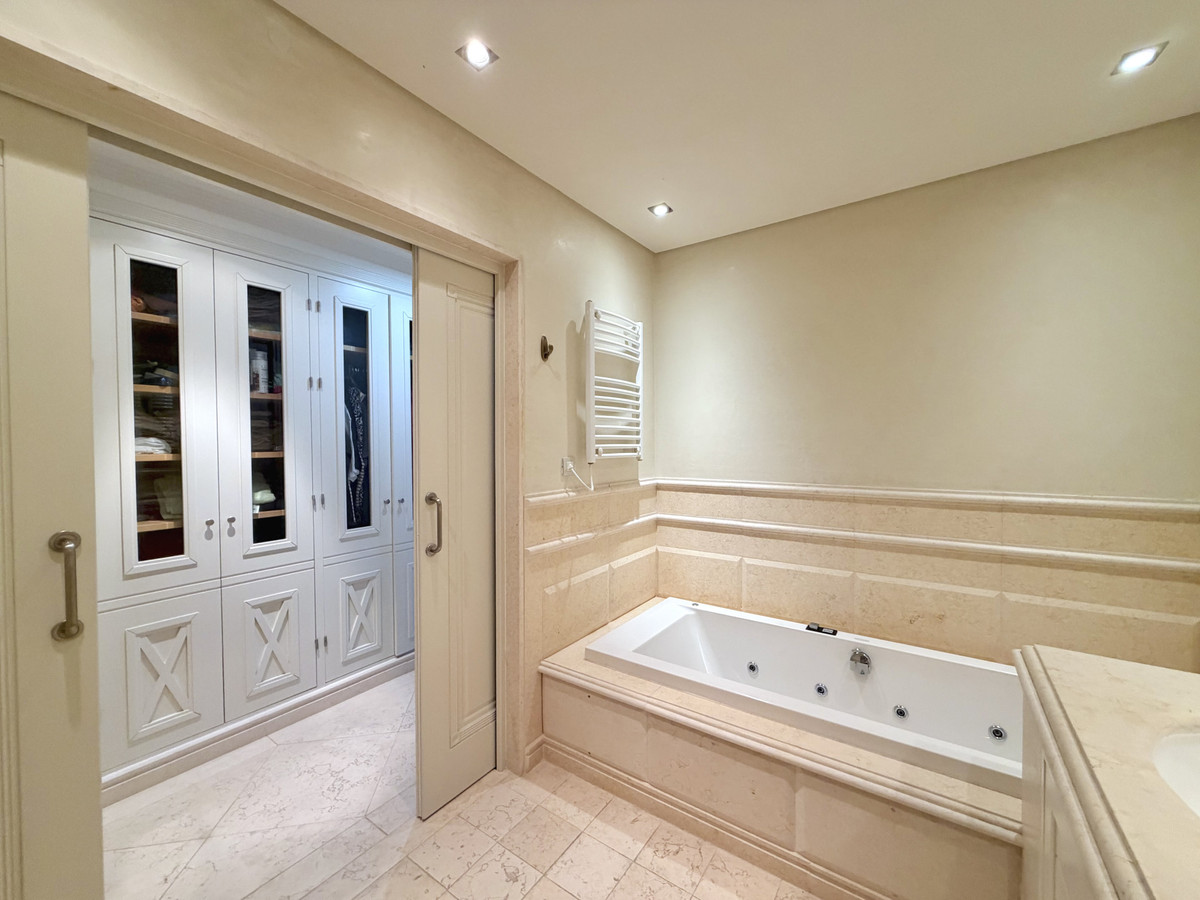 Appartement te koop in Estepona | 2 slaapkamers H5436232