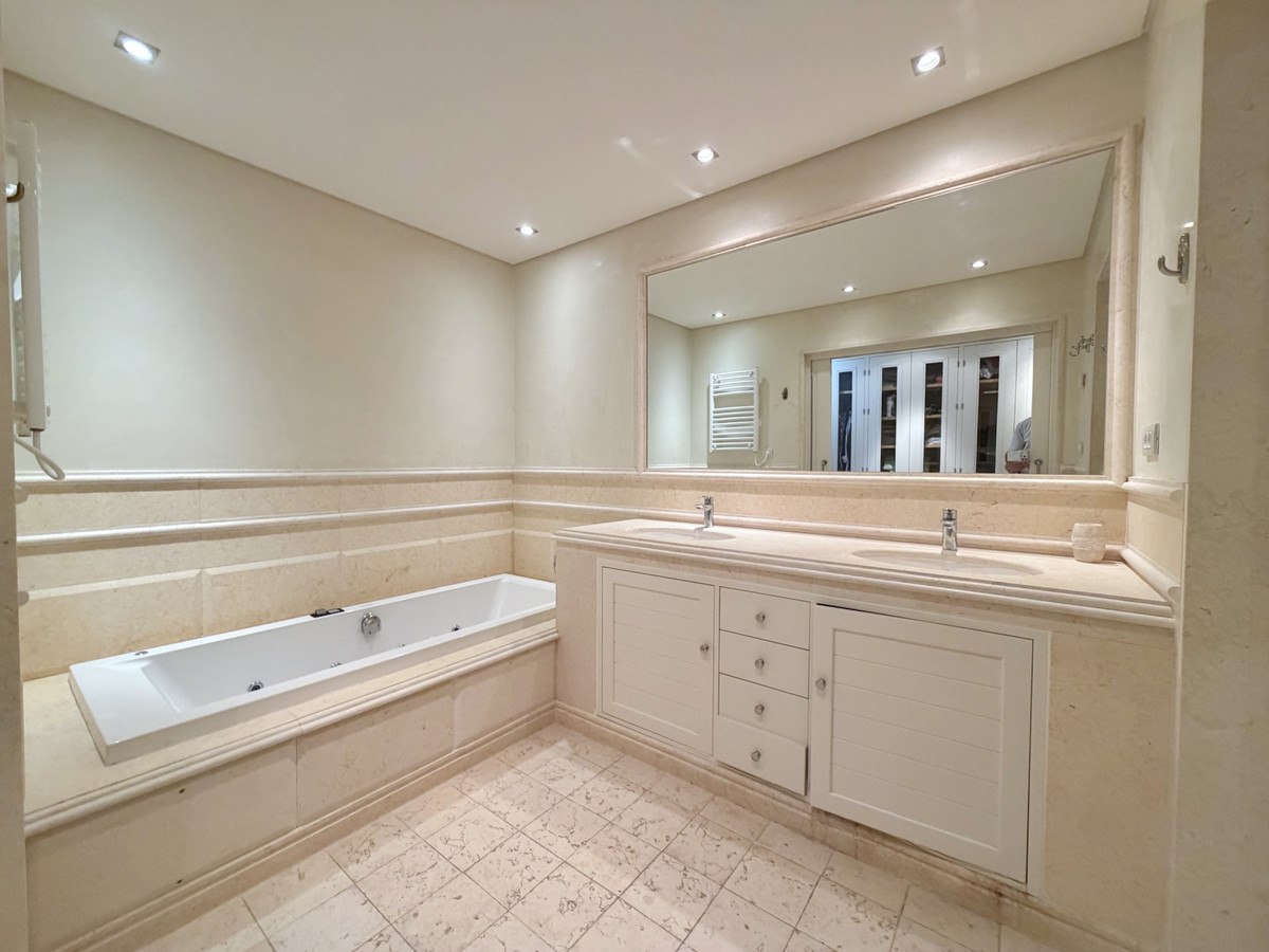 Appartement te koop in Estepona | 2 slaapkamers H5436232
