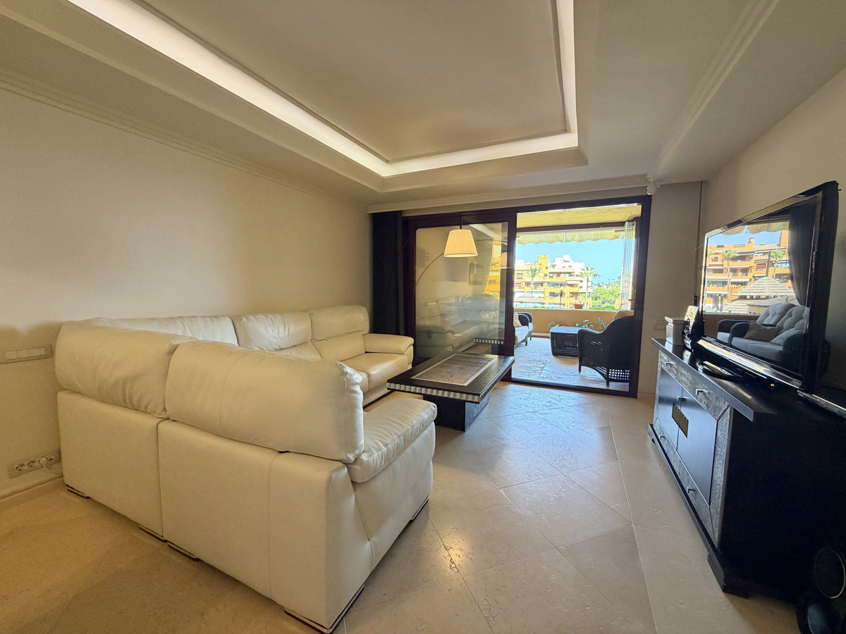 Appartement te koop in Estepona | 2 slaapkamers H5436232