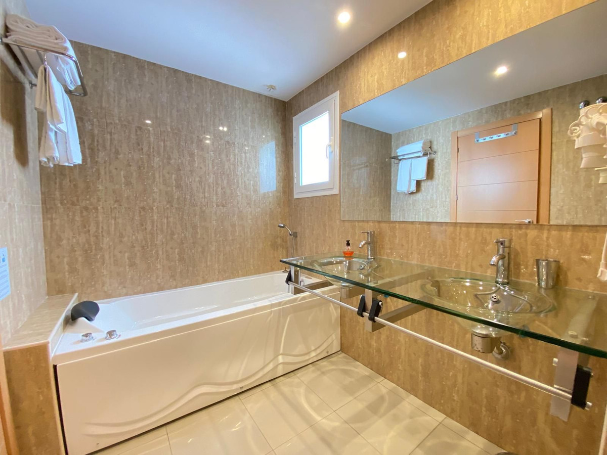 Appartement te koop in Estepona | 2 slaapkamers H5439880