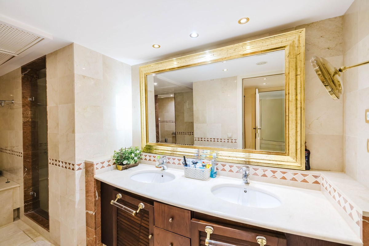 Appartement te koop in Estepona | 2 slaapkamers H5440534