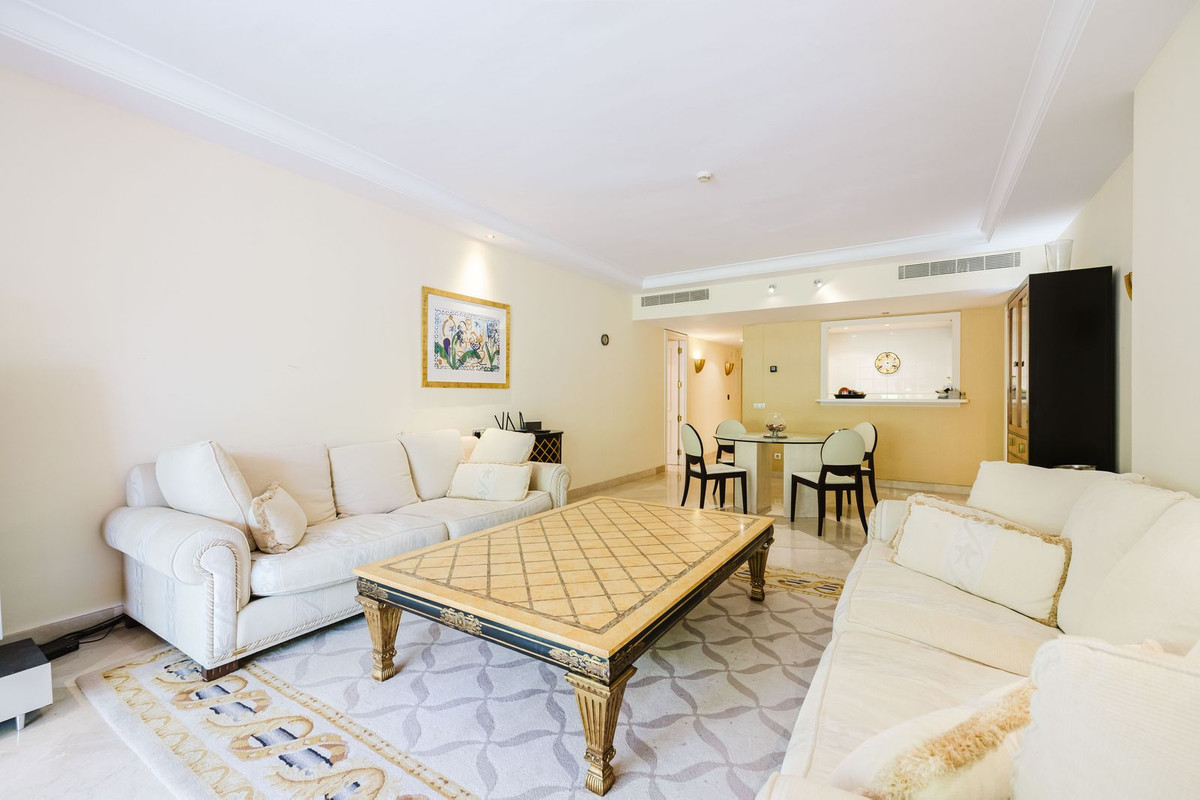 Appartement te koop in Estepona | 2 slaapkamers H5440534