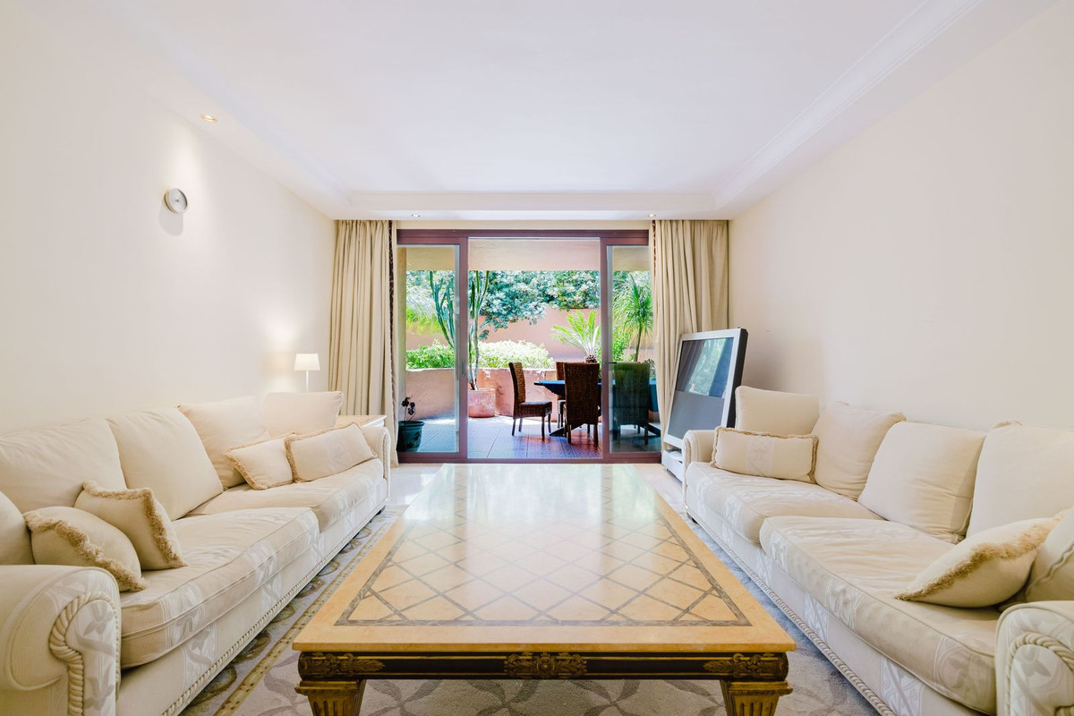 Appartement te koop in Estepona | 2 slaapkamers H5440534