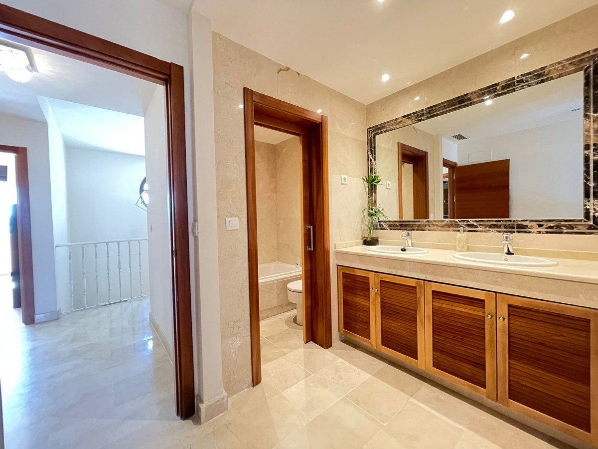 Appartement te koop in Estepona | 3 slaapkamers H5443834