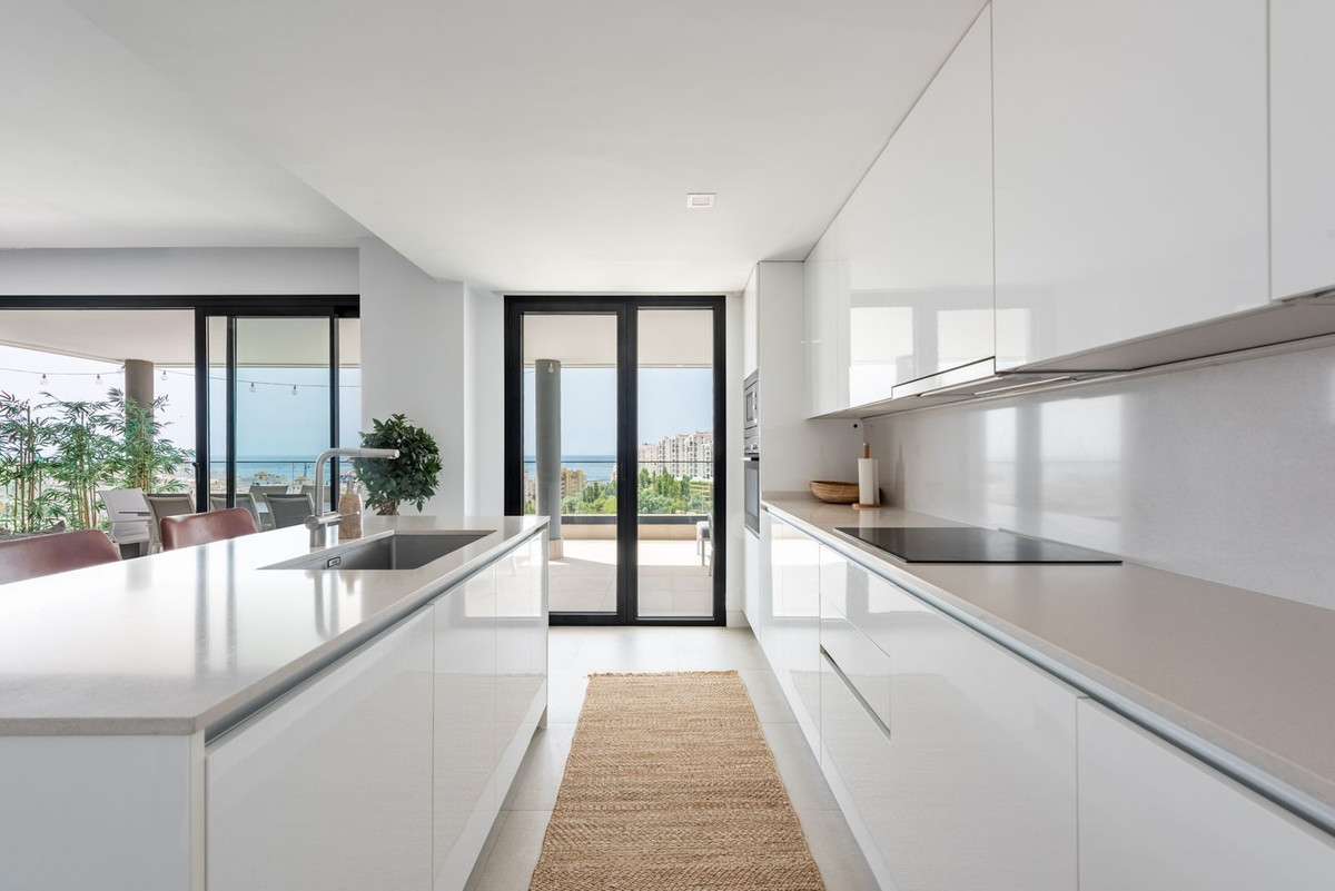 Appartement te koop in Estepona | 4 slaapkamers H5444263