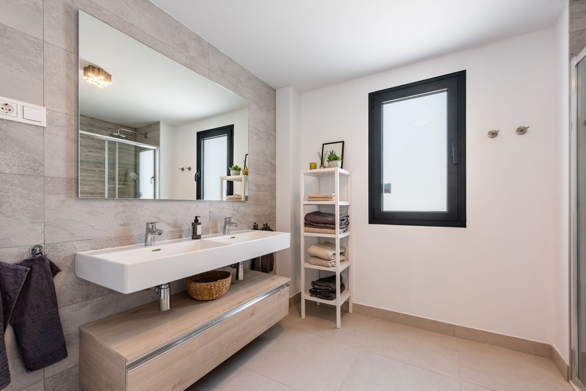 Appartement te koop in Estepona | 4 slaapkamers H5444263