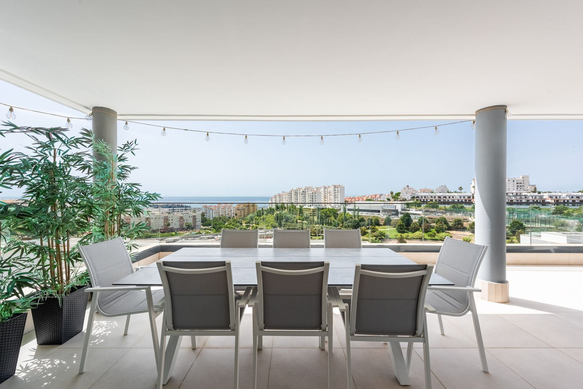 Appartement te koop in Estepona | 4 slaapkamers H5444263