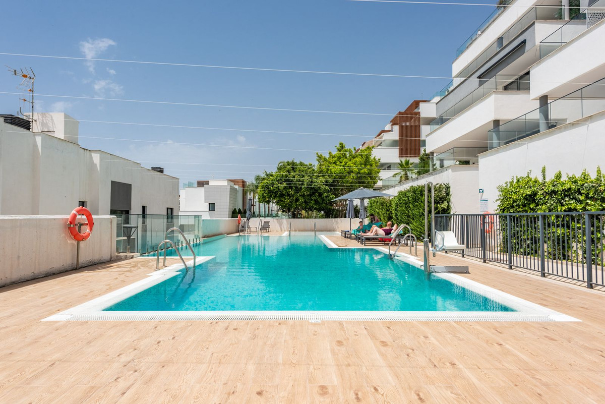 Appartement te koop in Estepona | 4 slaapkamers H5444263