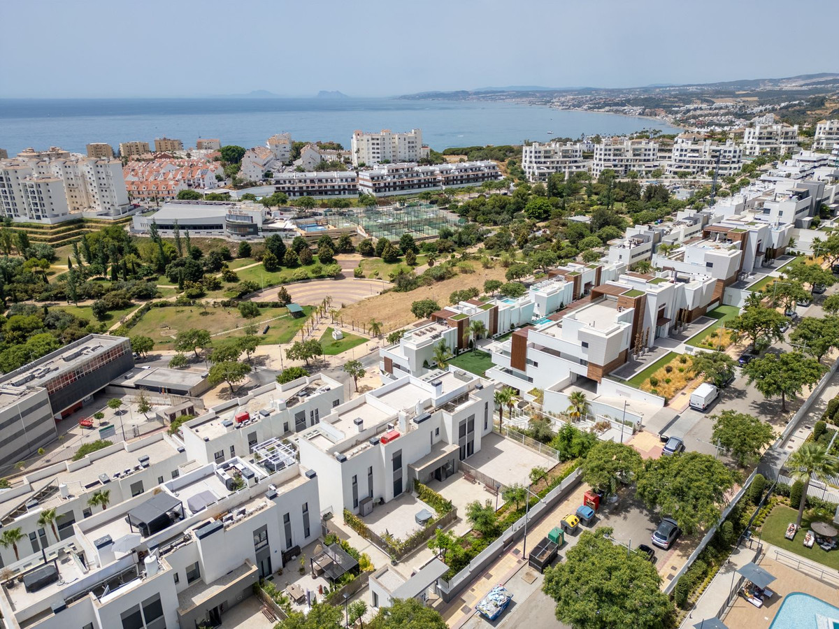 Appartement te koop in Estepona | 4 slaapkamers H5444263