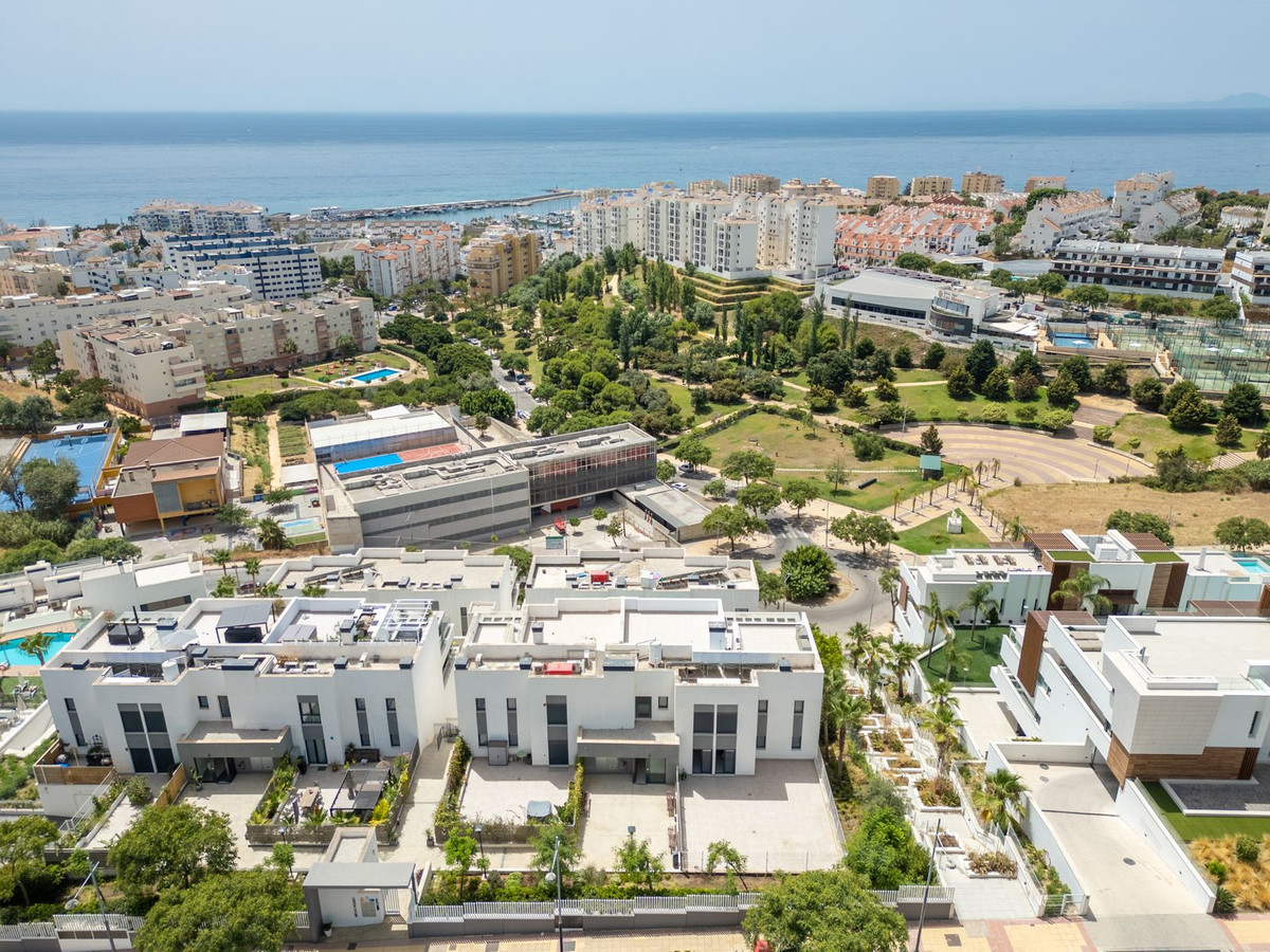 Appartement te koop in Estepona | 4 slaapkamers H5444263