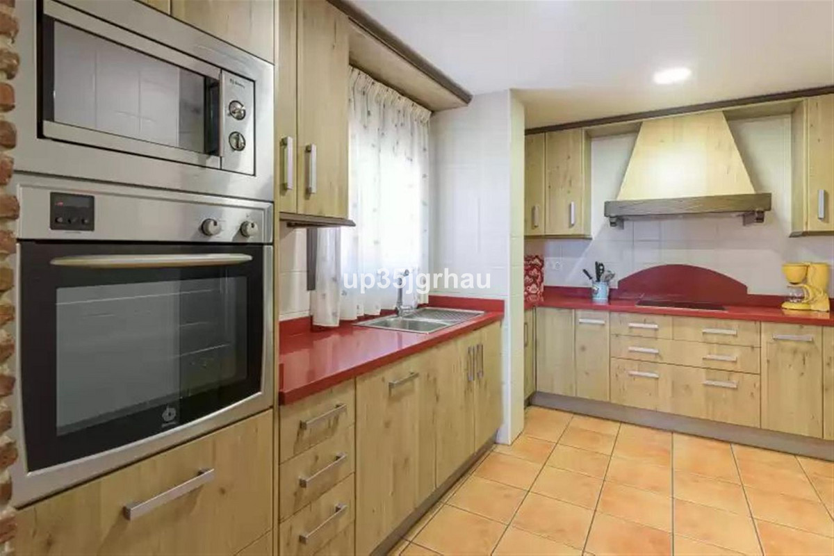 Appartement te koop in Estepona | 6 slaapkamers H5444815