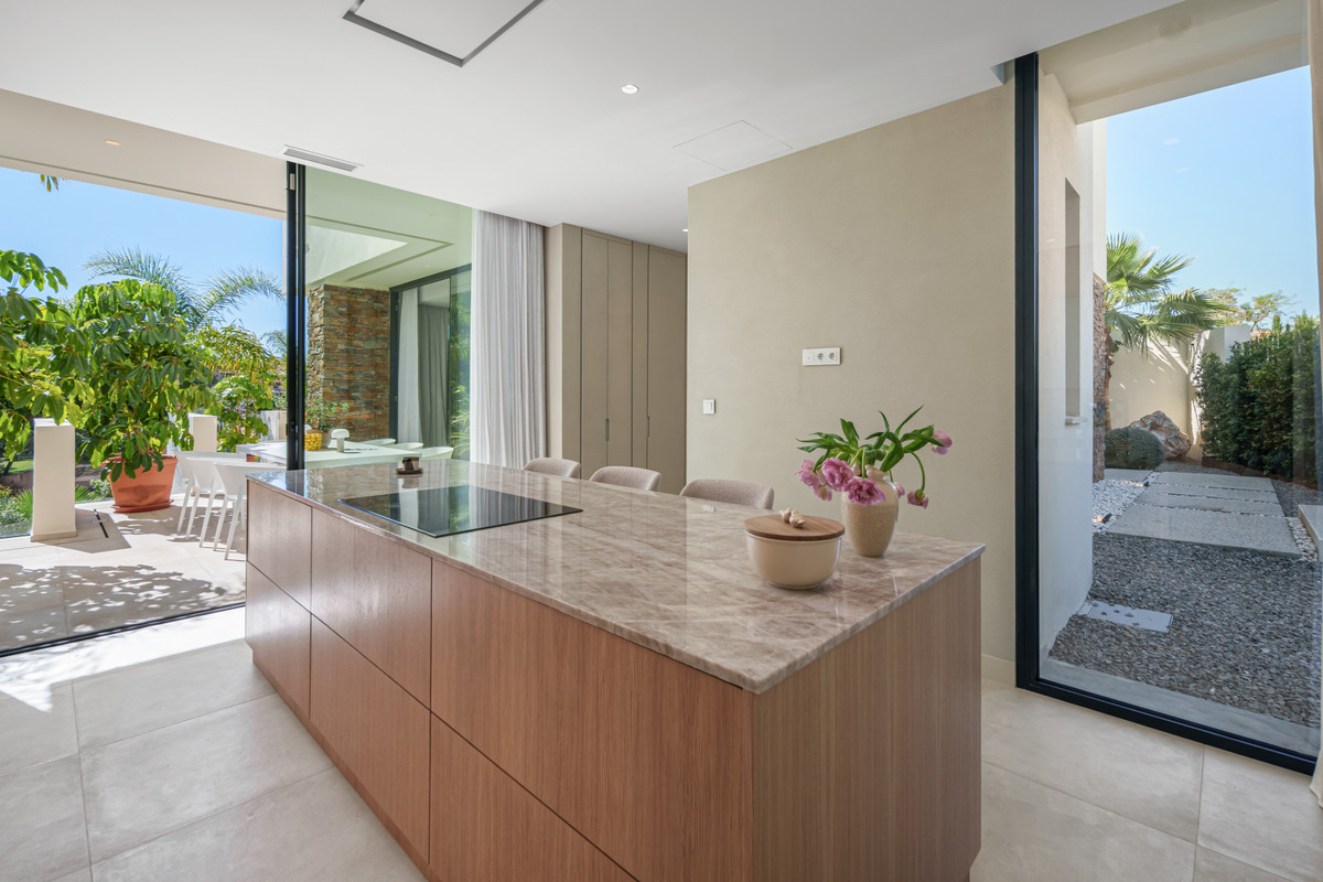 Appartement te koop in Estepona | 4 slaapkamers H5450167